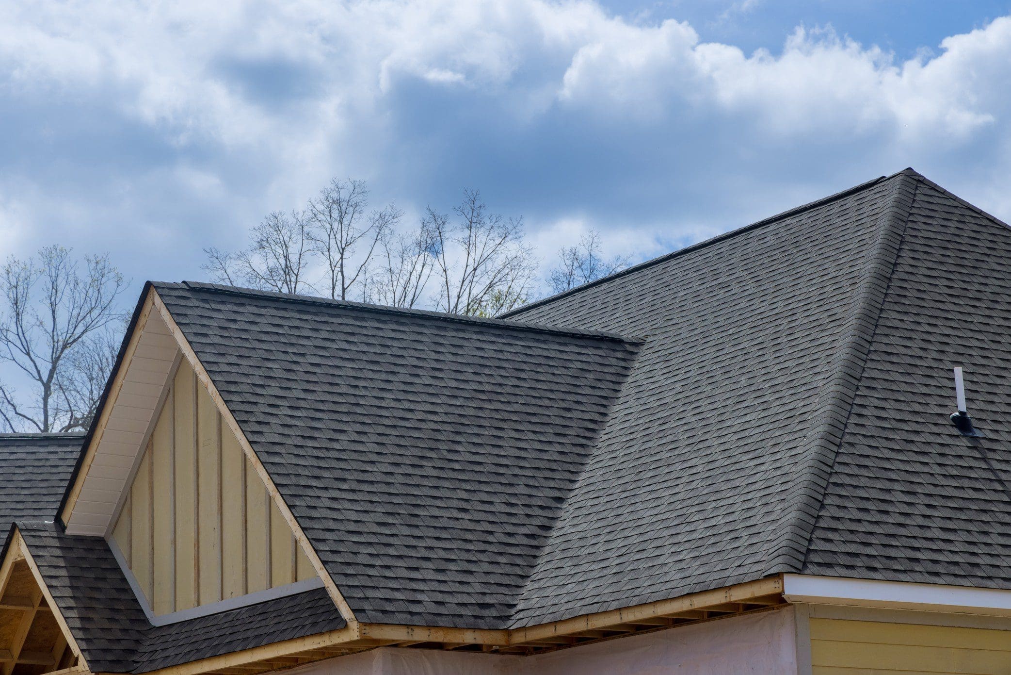 An asphalt shingle roof