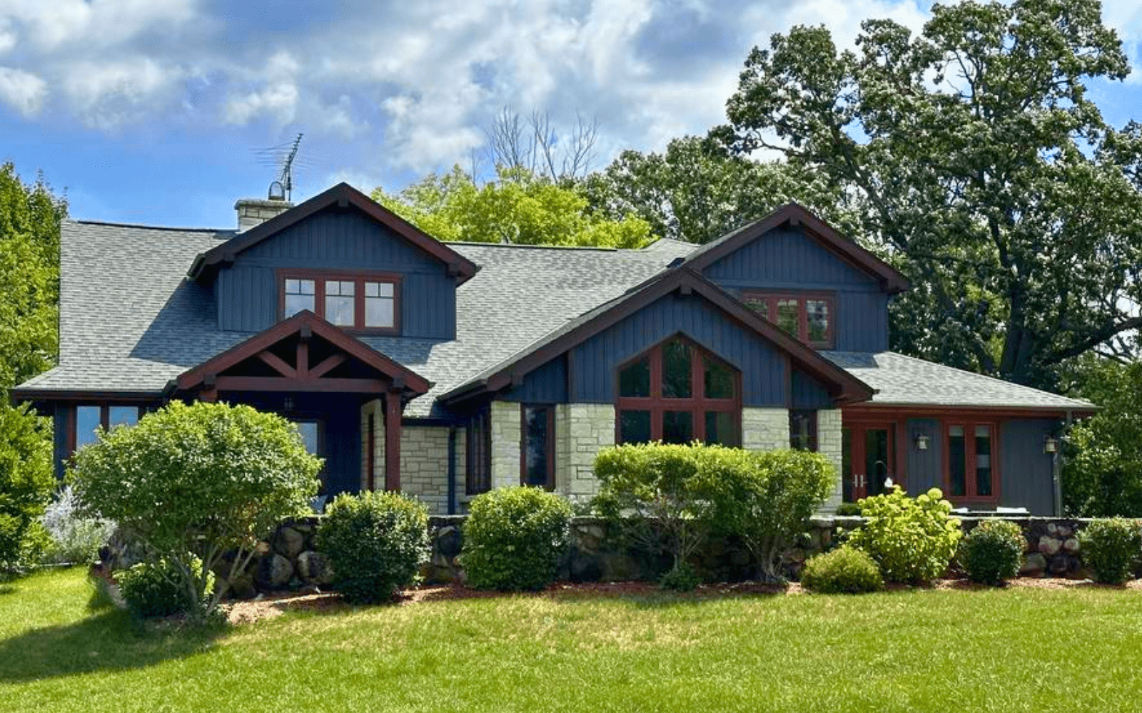 Wisconsin home with new aluminum siding installed by Modern Exterior, highlighting a sleek, low-maintenance finish and improved weather protection.